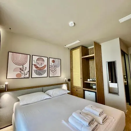 Green Condo Hotel Palase 3* Palasë